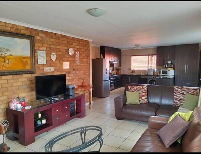 3 BEDROOM TOWNHOUSE FOR SALE IN TERENURE